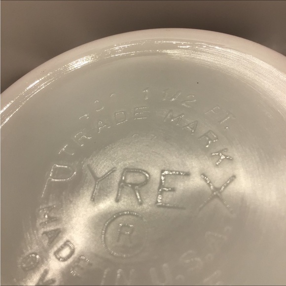 PYREX ANTIQUE RAINBOW STRIPES (PINK) 401 Mixing Bowl Circa 1965 Quantity: 1 - Picture 5 of 12